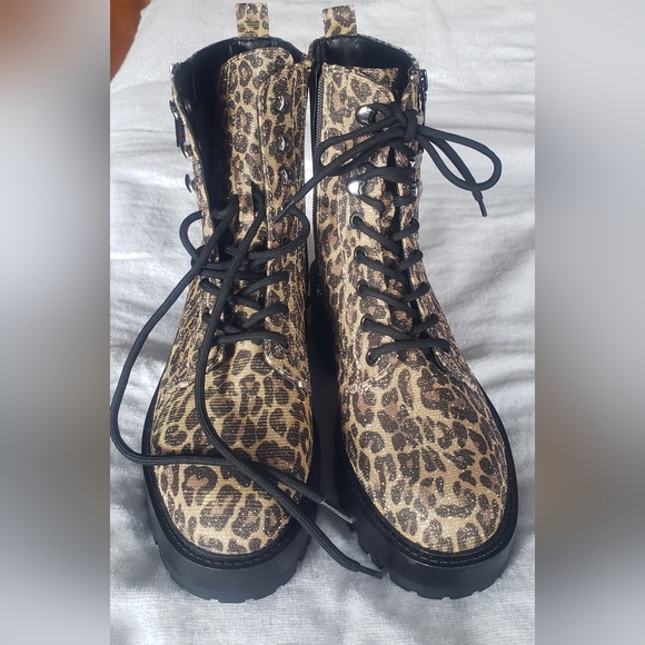 Combat boots ,Guess # 8 - Picture 2 of 4